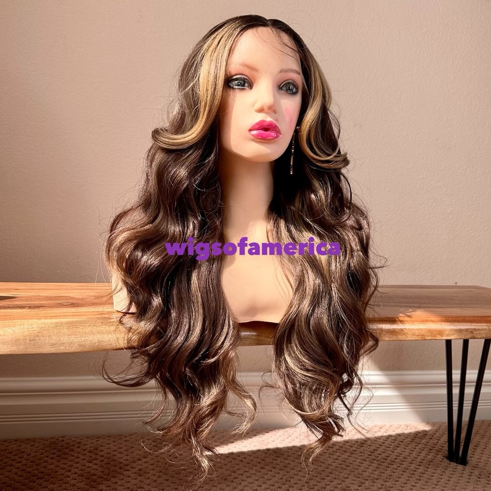 Golden blonde brown wig lace from middle part 26 inch long wavy layered heat ok